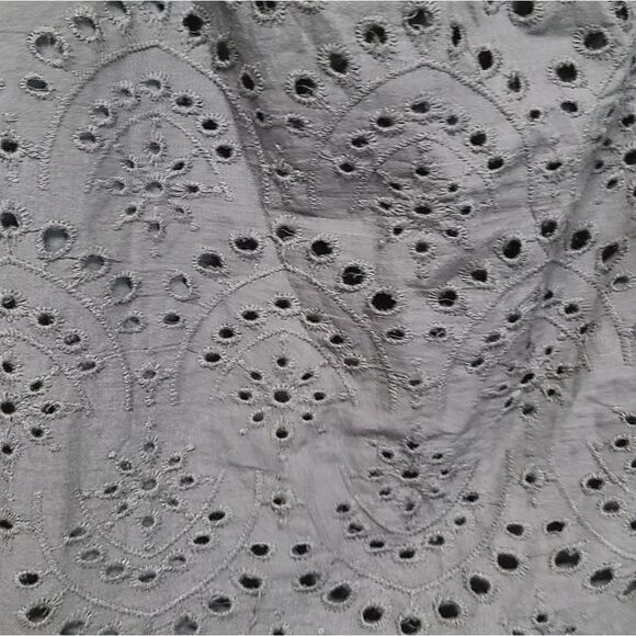 Do+BeāāEmbroideredāScallopedĀ CroppedāTopāSizeāSmall - Picture 3 of 6